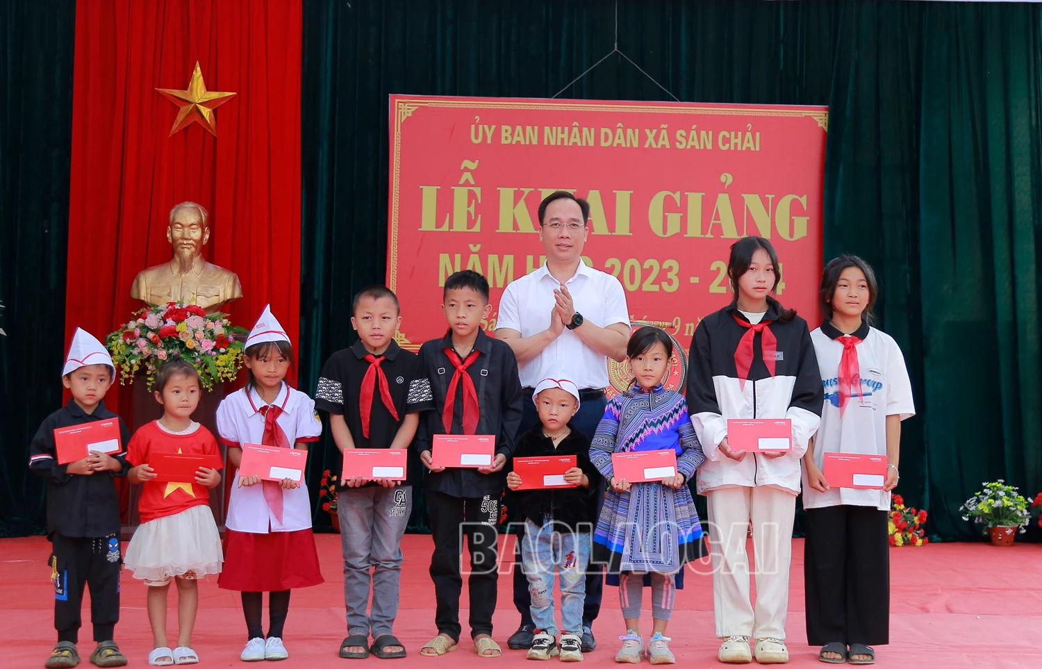 Đơn vị tài trợ tặng quà học sinh nghèo vượt khó..jpg