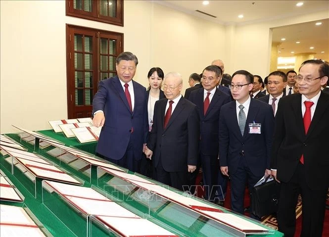 vna-potal-tong-bi-thu-nguyen-phu-trong-va-tong-bi-thu-chu-tich-nuoc-trung-quoc-tap-can-binh-chung-kien-cac-van-kien-hop-tac-hai-nuoc-da-duoc-ky-stand-3803.jpg