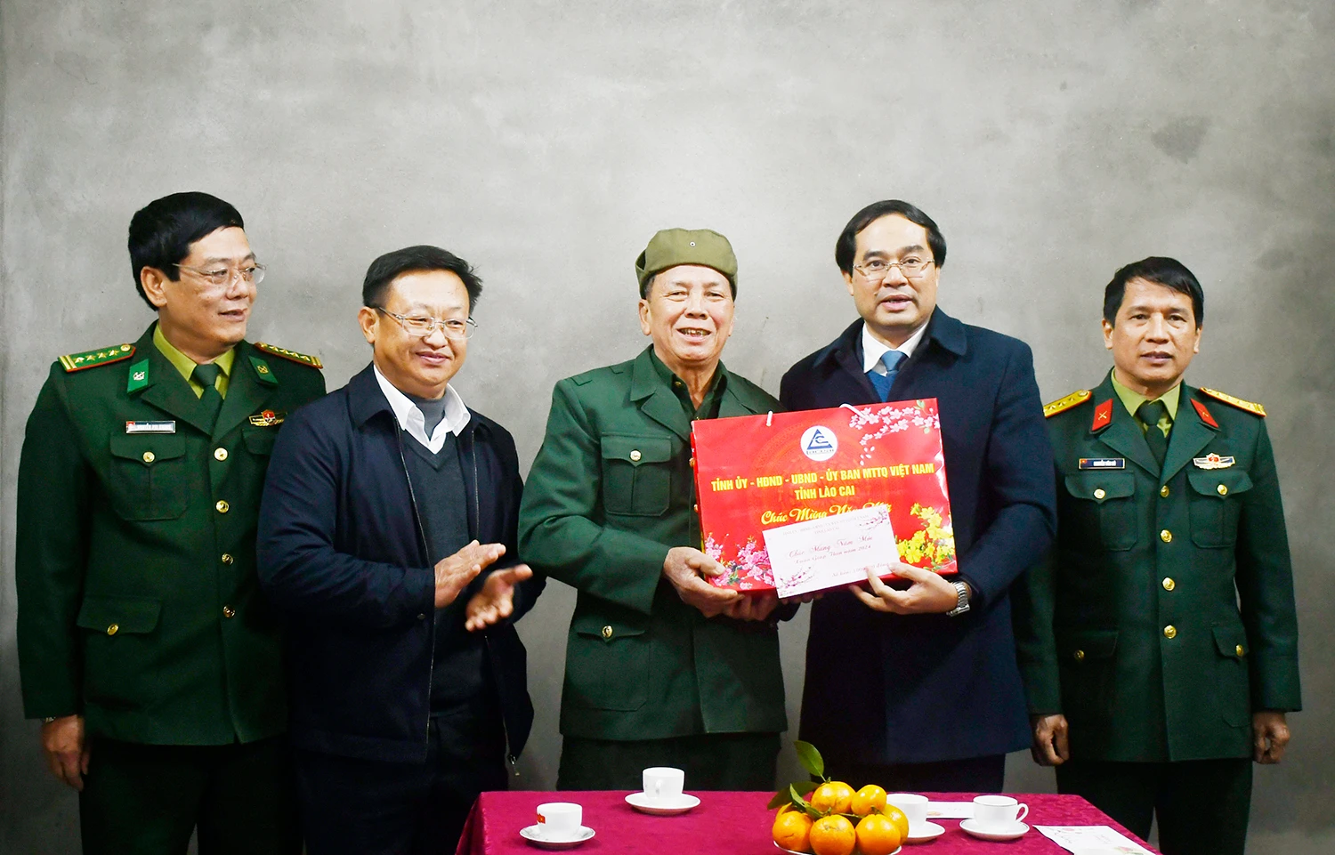 ccb ban lau.jpg