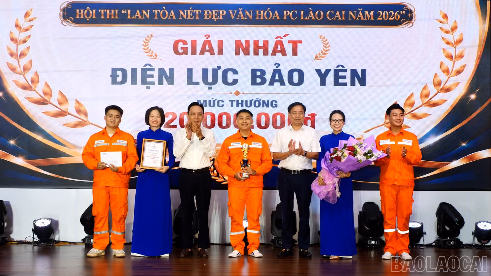 baolaocai-br_trao-giai-hoi-thi-lan-toa-net-dep-van-hoa-cong-ty-dien-luc-lao-cai.jpg