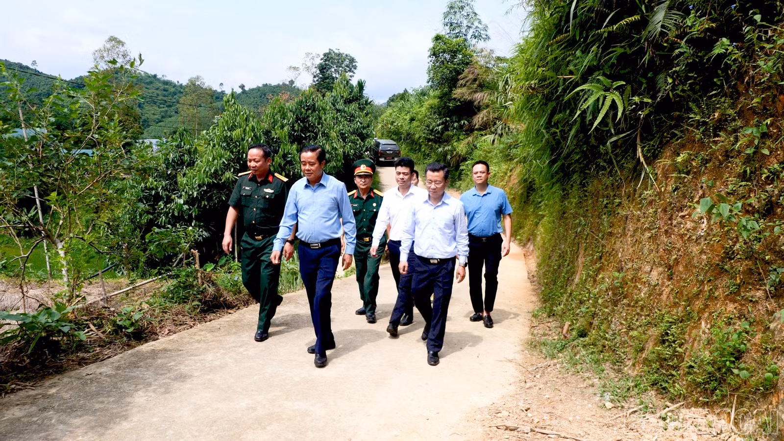 Trưởng Ban Nội chính Tỉnh ủy thăm, tặng quà gia đình người có công tại xã Lương Thịnh