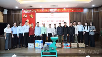Lào Cai: Trao hỗ trợ sinh kế cho người dân bị ảnh hưởng bởi thiên tai