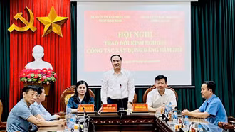 Đảng ủy UBND tỉnh trao đổi, học tập kinh nghiệm tại Ninh Bình