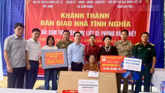 Hội Hỗ trợ gia đình liệt sĩ trao nhà tình nghĩa tại xã Cảm Nhân