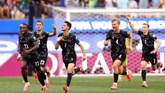 Hạ Nam Phi phút bù giờ, Canada lần đầu vào vòng 1/8 World Cup