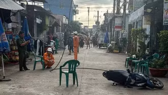 Dây điện đứt rơi xuống đường làm 2 người bị thương nặng