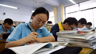 Làn sóng bỏ, dừng tuyển sinh nhiều ngành học trên thế giới: Xu hướng và nguyên nhân