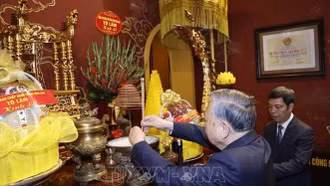 Tổng Bí thư dâng hương tại Khu Di tích Hoàng Thành Thăng Long