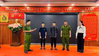 Khởi tố 02 đối tượng cầm đầu trong vụ hỗn chiến trên đường phố tại phường Lào Cai
