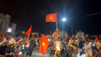 Đêm không ngủ ở Lào Cai: Hàng nghìn người đổ ra đường mừng tuyển Việt Nam vô địch ASEAN Cup 2026