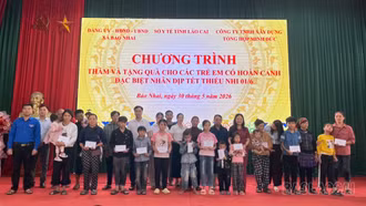 Trao tặng 20 suất quà cho trẻ em hoàn cảnh đặc biệt nhân ngày 01/6