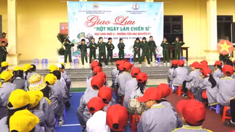 Gần 200 học sinh Trường Tiểu học Nguyễn Du trải nghiệm "Một ngày làm chiến sĩ" tại Đồn Biên phòng Bát Xát