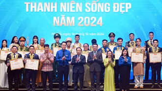 Trưởng thôn đưa dân làng lên núi tránh lũ được tôn vinh "Thanh niên sống đẹp"