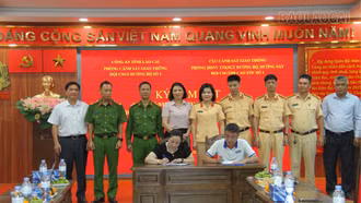 Lào Cai: Tuyên truyền pháp luật về TTATGT cho gần 200 doanh nghiệp và lái xe kinh doanh vận tải