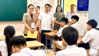 Thứ trưởng Bộ Giáo dục và Đào tạo kiểm tra các điều kiện tổ chức Kỳ thi tốt nghiệp THPT tại phường Lào Cai, Cam Đường