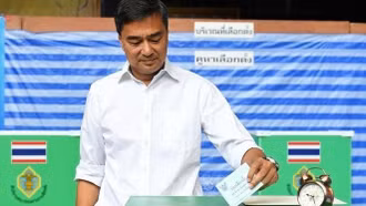 Cựu Thủ tướng Thái Lan Abhisit Vejjajiva tham gia tranh cử