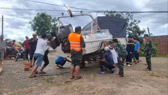 Hàng chục nghìn cán bộ, chiến sỹ hỗ trợ nhân dân khắc phục hậu quả mưa bão
