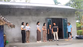 Lào Cai là một trong những địa phương tích cực triển khai hỗ trợ xóa nhà tạm, nhà dột nát cho con đẻ của người hoạt động kháng chiến bị nhiễm chất độc hóa học