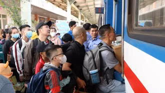 Công đoàn Việt Nam hỗ trợ vé máy bay, vé tàu miễn phí giúp công nhân khó khăn về quê dịp Tết