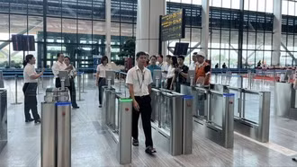 Từ tháng 9/2025, ứng dụng VNeID và công nghệ sinh trắc học sẽ được triển khai trên toàn bộ hệ thống sân bay quốc gia