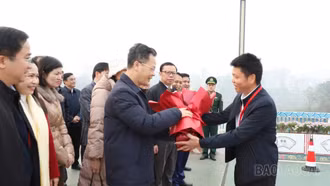 Đoàn đại biểu tỉnh Lào Cai xuất cảnh bắt đầu chuyến công tác tại thành phố Trùng Khánh, Trung Quốc