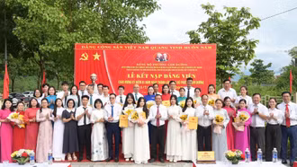 Đảng bộ phường Cam Đường kết nạp 26 đảng viên mới