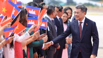 Thủ tướng Lê Minh Hưng tới Phnom Penh, bắt đầu chuyến thăm chính thức Campuchia