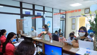 Có chính sách bảo lưu lương với cán bộ được bố trí chức vụ thấp hơn khi sắp xếp bộ máy