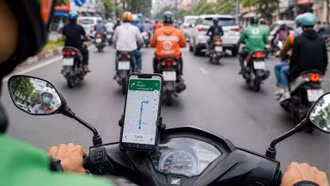 Người Việt ngày càng lệ thuộc bản đồ số khi đi xe máy