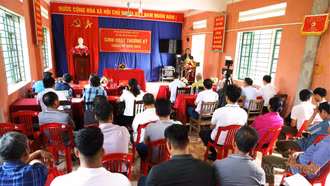 Phó Bí thư Tỉnh ủy Giàng Thị Dung dự sinh hoạt chi bộ, nắm tình hình cơ sở tại phường Lào Cai