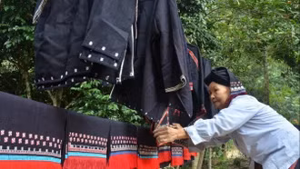'Sống chậm' ở bản Sưng