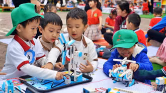 Hấp dẫn Ngày hội STEM – Robotics tại Trường Mầm non Hoa Ban