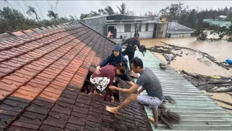 Thủ tướng: Ứng phó lũ đặc biệt lớn ở Khánh Hòa, Đắk Lắk và Gia Lai, đảm bảo tính mạng cho Nhân dân