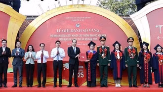 95 thủ khoa xuất sắc ghi danh Sổ vàng