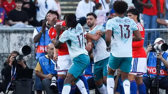 Ngôi sao Bồ Đào Nha tát đối thủ, có nguy cơ bị treo giò tại World Cup
