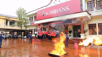 Hơn 100 cán bộ, nhân viên Agribank diễn tập phòng cháy, chữa cháy