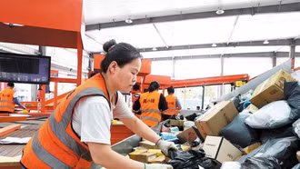 Vượt mốc 100 tỷ bưu kiện trong 8 tháng, thị trường tiêu dùng Trung Quốc bùng nổ