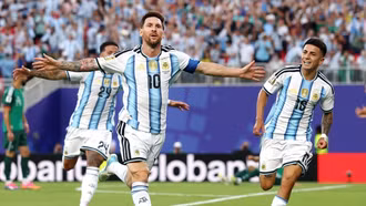 Lionel Messi lập hàng loạt kỷ lục vĩ đại sau cú hat-trick đỉnh cao