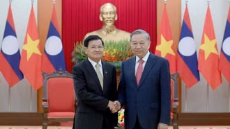Lào luôn coi trọng và đặt quan hệ với Việt Nam lên ưu tiên hàng đầu