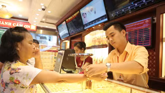 Giá vàng bật tăng, thương hiệu SJC tiến gần mốc 124 triệu đồng mỗi lượng