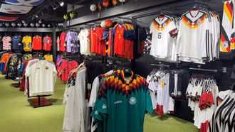 Doanh số bán hàng hóa World Cup bùng nổ: Sưu tầm đồ lưu niệm của các đội bóng trở thành xu hướng mới cho người hâm mộ
