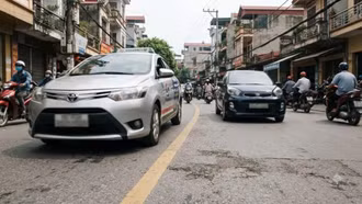 Ô tô đè vạch vàng liền nét, chưa lấn làn: Có bị phạt?