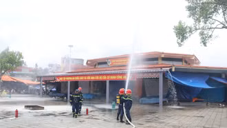 Xã Bắc Hà: Thực tập phương án chữa cháy, cứu nạn cứu hộ tại chợ văn hóa