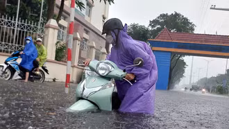 Dự báo thời tiết 13/9/2026: Trung Bộ tiếp diễn mưa lớn, miền Bắc bắt đầu mưa giông