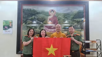 Dân vận khéo trong vận động treo cờ Tổ quốc