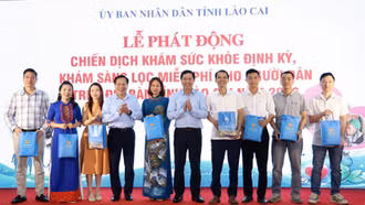 Bí thư Tỉnh ủy Dương Quốc Huy tham dự Lễ phát động chiến dịch khám sức khỏe định kỳ, khám sàng lọc miễn phí cho người dân