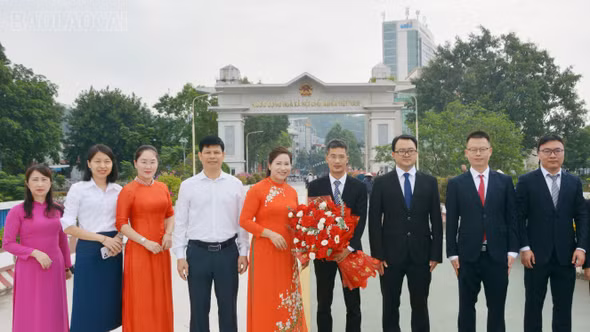 Đón đoàn đại biểu Châu Văn Sơn (Trung Quốc) sang giao lưu, trao đổi kinh nghiệm về công tác xây dựng đảng tại khu vực biên giới của tỉnh Lào Cai