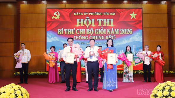 Hội thi Bí thư chi bộ giỏi phường Yên Bái năm 2026: Hai thí sinh cùng giành giải Nhất