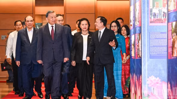 [Ảnh] Tổng Bí thư, Chủ tịch nước Tô Lâm dự Hội nghị toàn quốc nghiên cứu, học tập, quán triệt và triển khai một số Nghị quyết, Chỉ thị của Bộ Chính trị