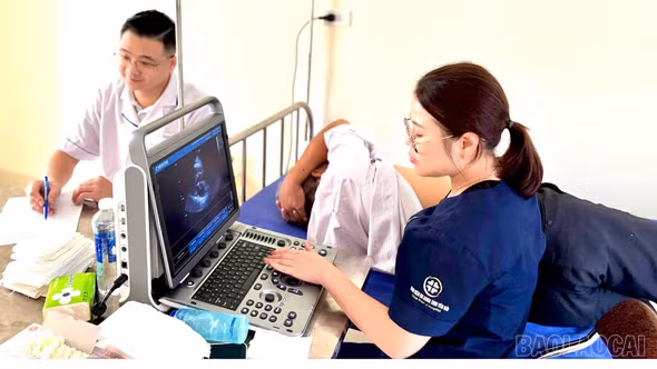 Gần 400 người dân xã Lục Yên được khám sàng lọc bệnh tim mạch miễn phí
